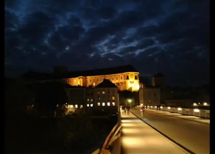 Top1, 2 Schlafzimmer 3 Betten Bestrooms Eu Apartmán Steyr